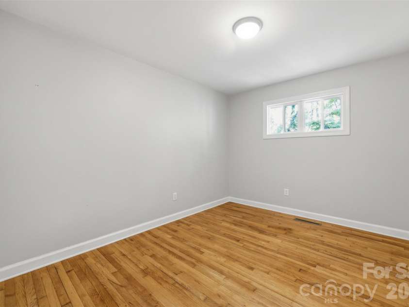 409 Walnut Place, Lenoir, NC 28645.  MLS# CAR4370014, YatesRealty ID 20431. 