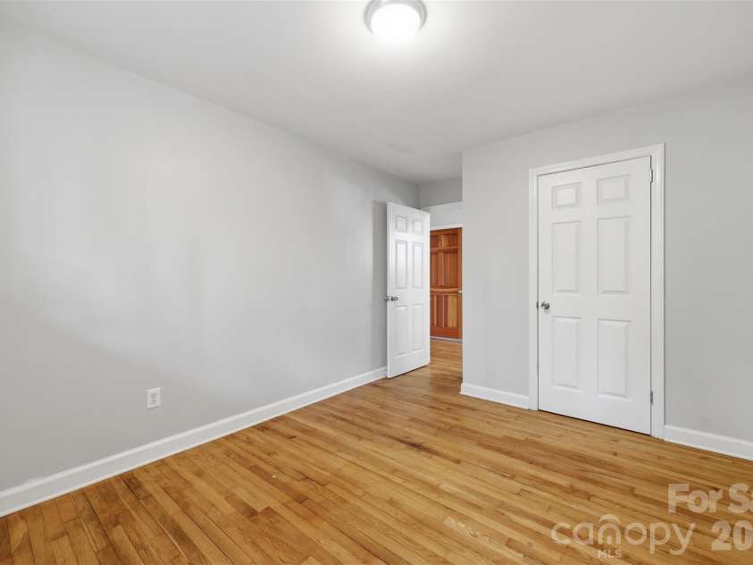 409 Walnut Place, Lenoir, NC 28645.  MLS# CAR4370014, YatesRealty ID 20431. 