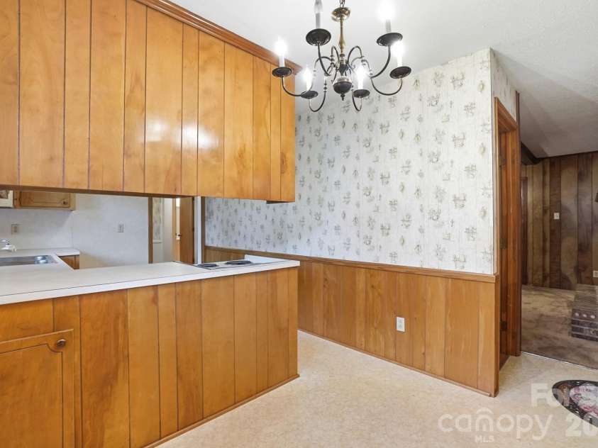 6704 Alanbrook Road, Charlotte, NC 28215.  MLS# CAR4377536, YatesRealty ID 20434. 