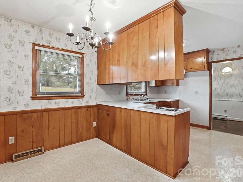6704 Alanbrook Road, Charlotte, NC 28215.  MLS# CAR4377536, YatesRealty ID 20434. 