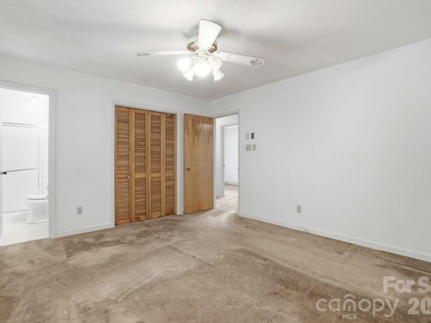 6704 Alanbrook Road, Charlotte, NC 28215.  MLS# CAR4377536, YatesRealty ID 20434. 