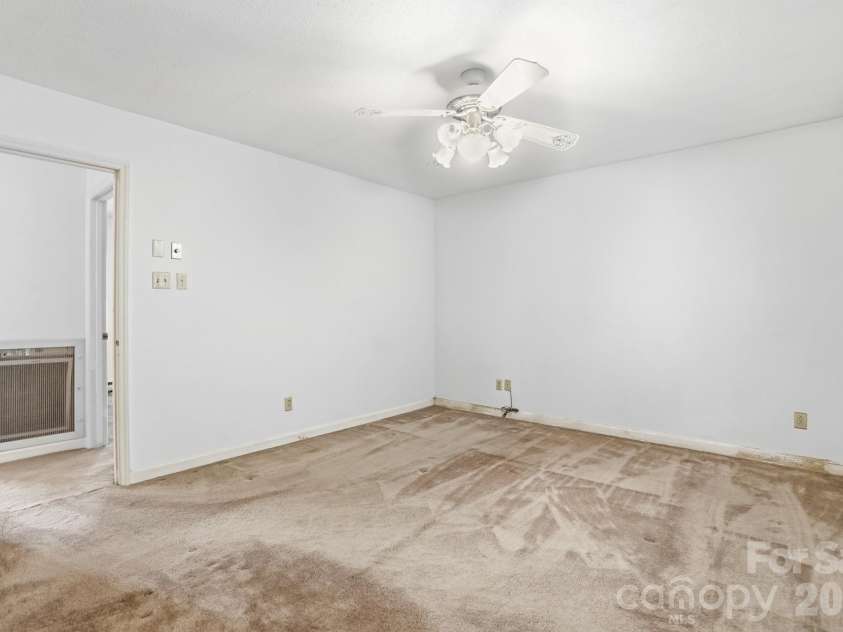 6704 Alanbrook Road, Charlotte, NC 28215.  MLS# CAR4377536, YatesRealty ID 20434. 