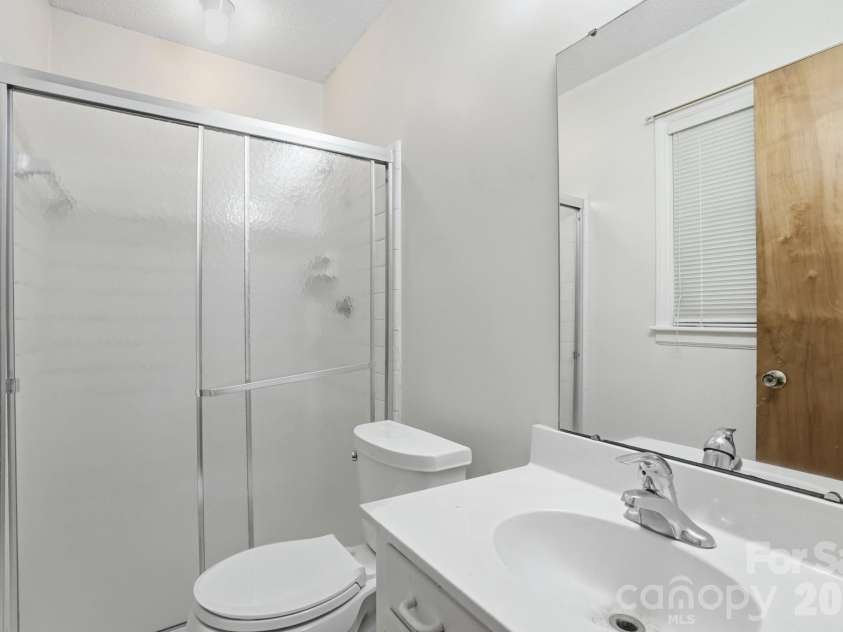 6704 Alanbrook Road, Charlotte, NC 28215.  MLS# CAR4377536, YatesRealty ID 20434. 