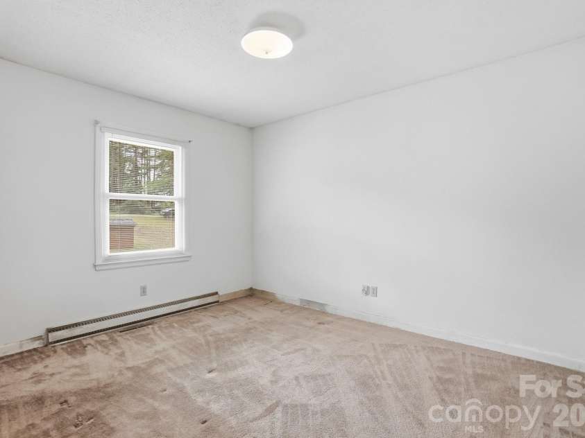6704 Alanbrook Road, Charlotte, NC 28215.  MLS# CAR4377536, YatesRealty ID 20434. 