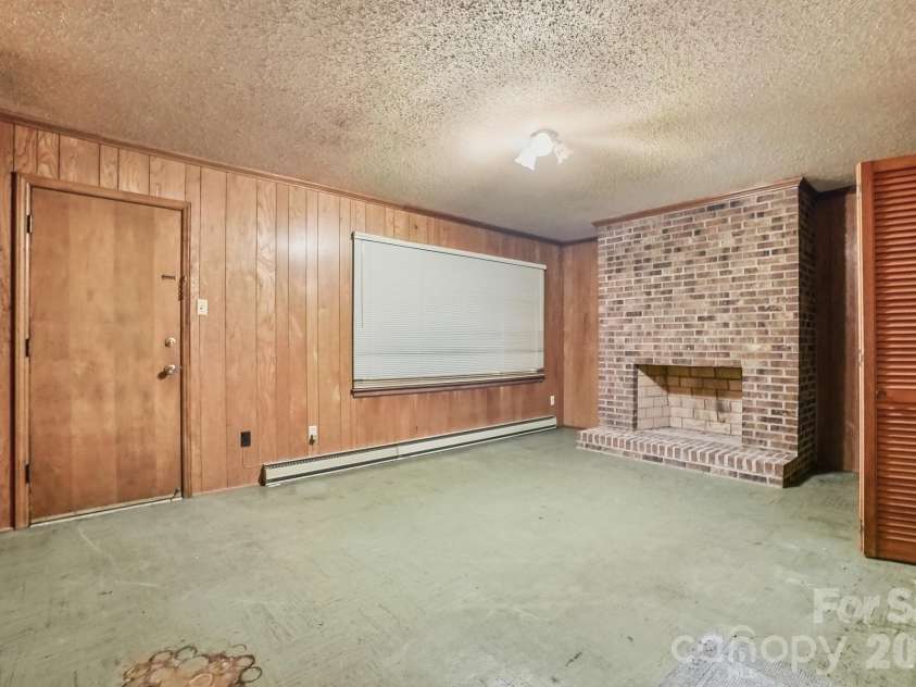 6704 Alanbrook Road, Charlotte, NC 28215.  MLS# CAR4377536, YatesRealty ID 20434. 