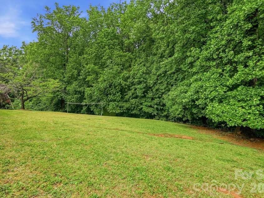 6704 Alanbrook Road, Charlotte, NC 28215.  MLS# CAR4377536, YatesRealty ID 20434. 