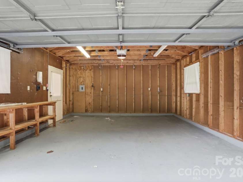 6704 Alanbrook Road, Charlotte, NC 28215.  MLS# CAR4377536, YatesRealty ID 20434. 