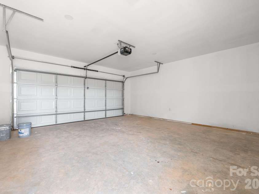 2119 24th Street Lane, Hickory, NC 28602.  MLS# CAR4355361, YatesRealty ID 20436. 