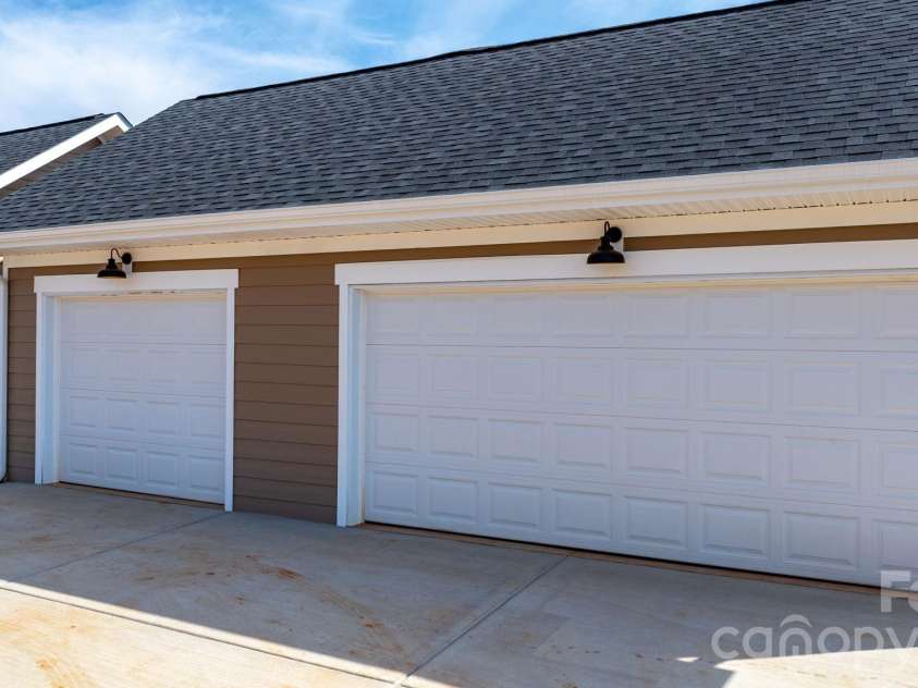 2119 24th Street Lane, Hickory, NC 28602.  MLS# CAR4355361, YatesRealty ID 20436. 