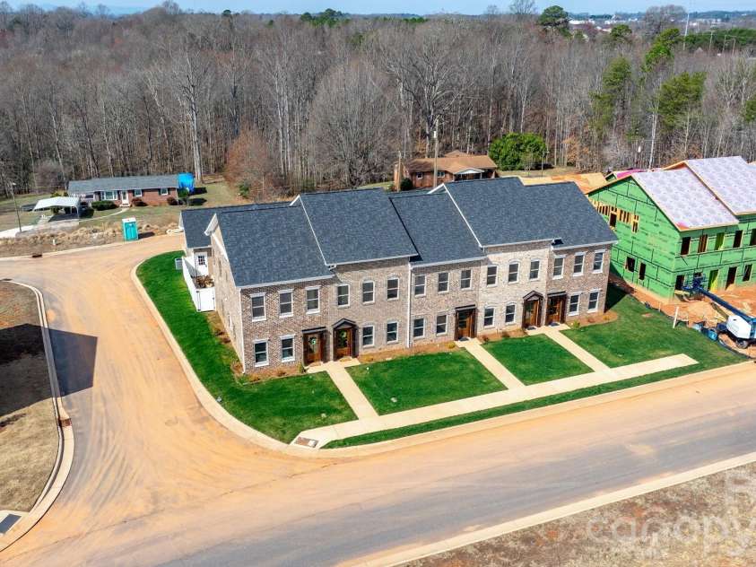 2119 24th Street Lane, Hickory, NC 28602.  MLS# CAR4355361, YatesRealty ID 20436. 