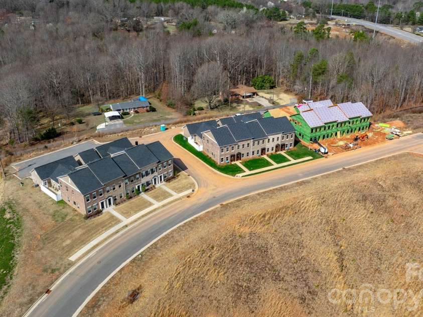 2119 24th Street Lane, Hickory, NC 28602.  MLS# CAR4355361, YatesRealty ID 20436. 