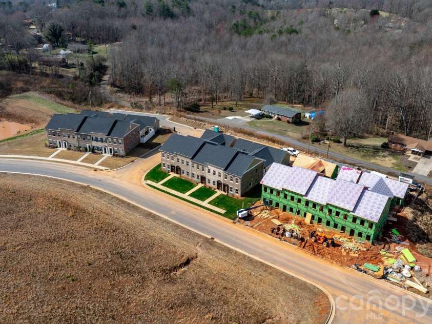 2119 24th Street Lane, Hickory, NC 28602.  MLS# CAR4355361, YatesRealty ID 20436. 