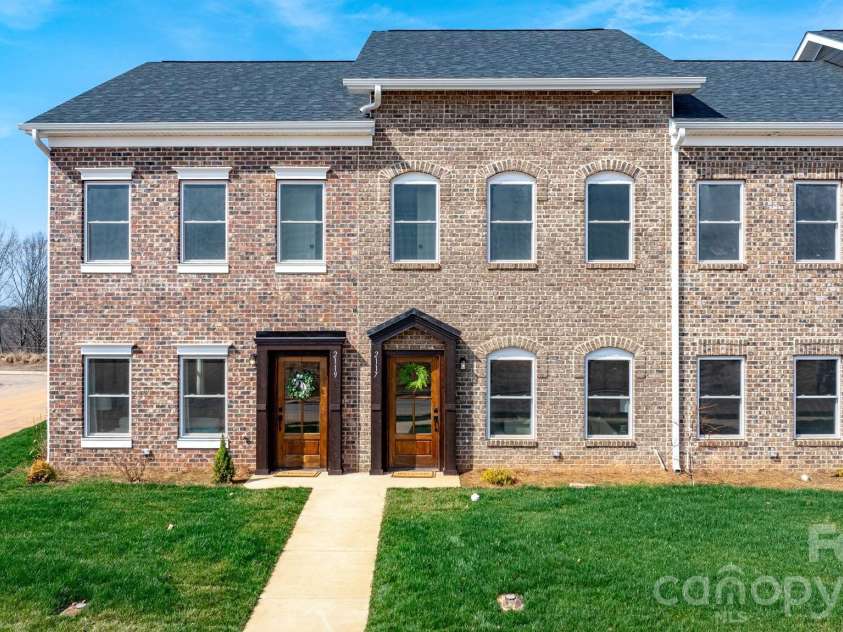 2119 24th Street Lane, Hickory, NC 28602.  MLS# CAR4355361, YatesRealty ID 20436. 