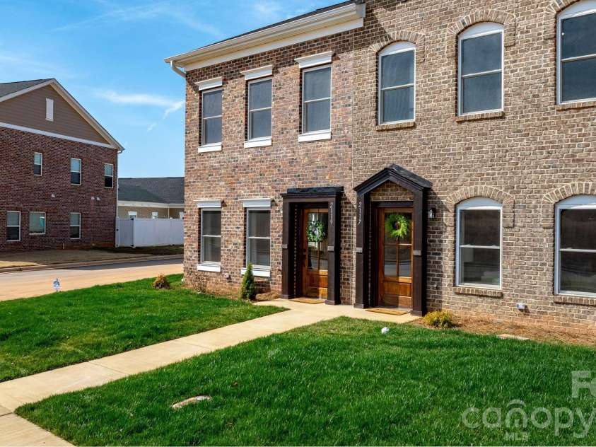 2119 24th Street Lane, Hickory, NC 28602.  MLS# CAR4355361, YatesRealty ID 20436. 