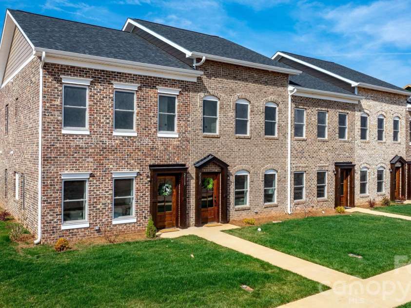 2119 24th Street Lane, Hickory, NC 28602.  MLS# CAR4355361, YatesRealty ID 20436. 