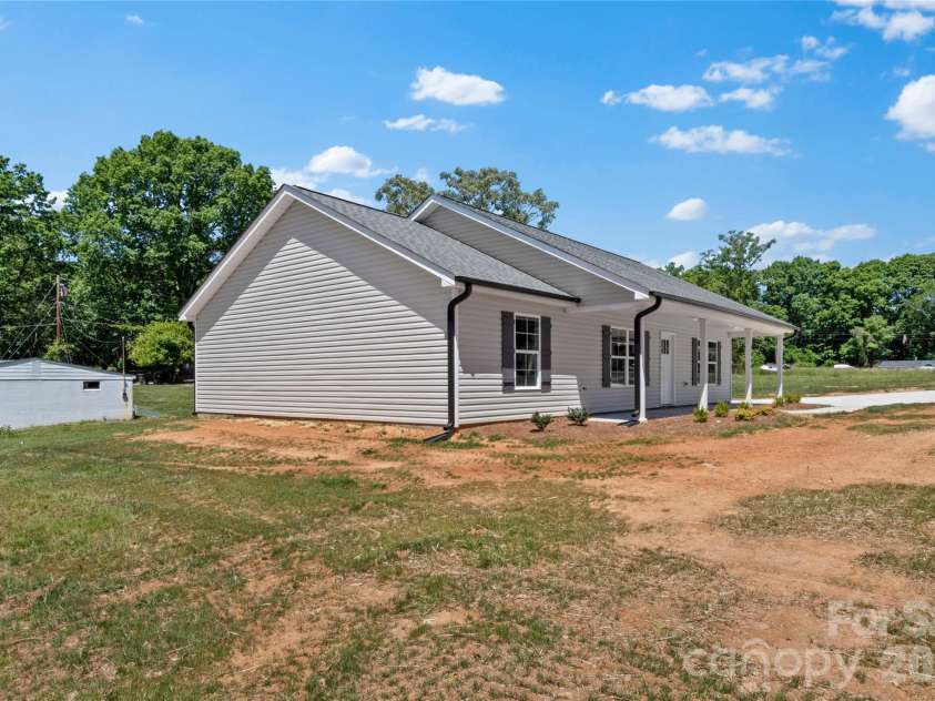 5044 Polk Avenue, Winston Salem, NC 27106.  MLS# CAR4380224, YatesRealty ID 20437. 