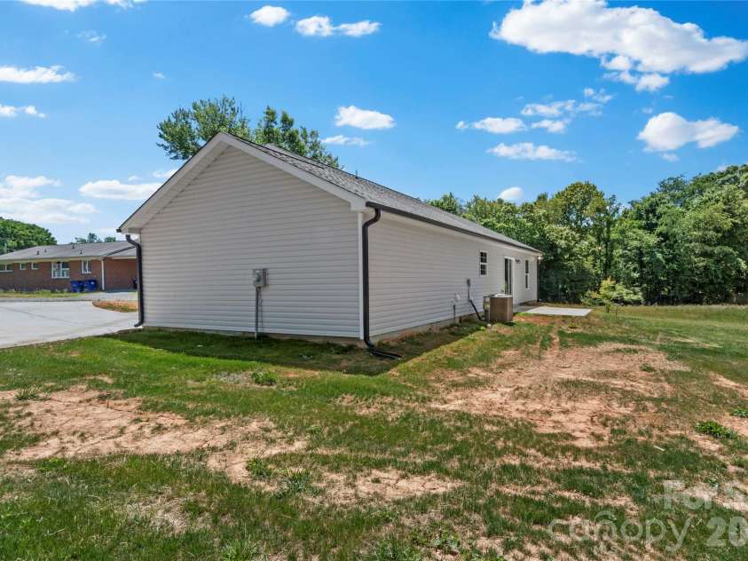 5044 Polk Avenue, Winston Salem, NC 27106.  MLS# CAR4380224, YatesRealty ID 20437. 