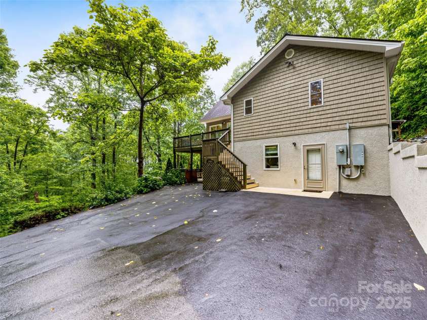 350 Mckissick Road, Flat Rock, NC 28731.  MLS# CAR4263191, YatesRealty ID 20438. 