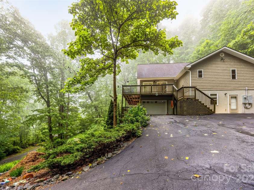 350 Mckissick Road, Flat Rock, NC 28731.  MLS# CAR4263191, YatesRealty ID 20438. 