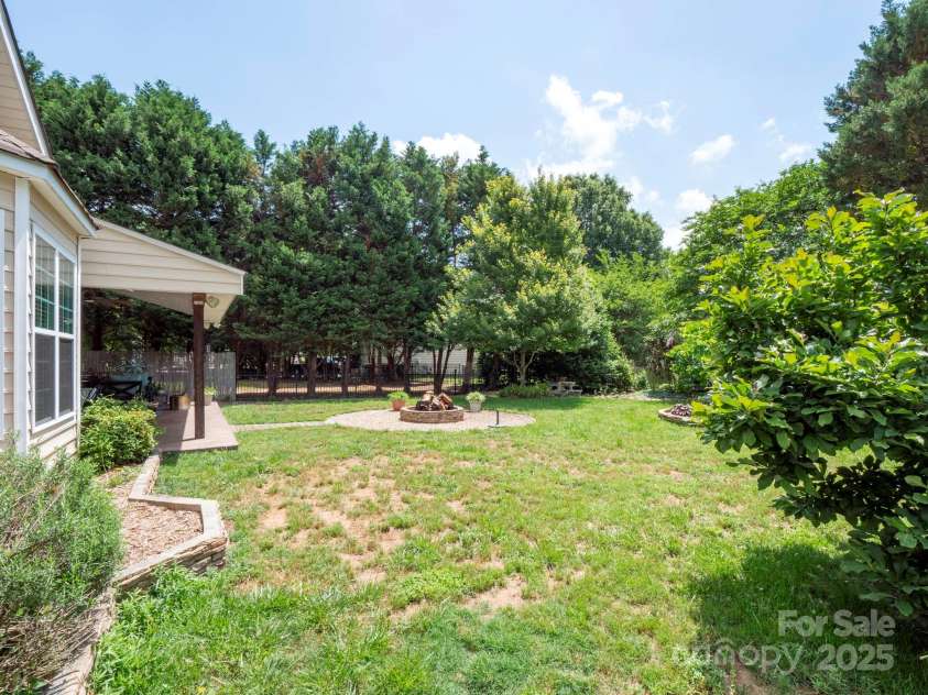 8605 Soaring Eagle Lane, Waxhaw, NC 28173.  MLS# CAR4260619, YatesRealty ID 20439. 