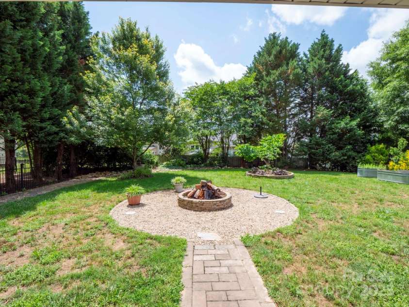 8605 Soaring Eagle Lane, Waxhaw, NC 28173.  MLS# CAR4260619, YatesRealty ID 20439. 