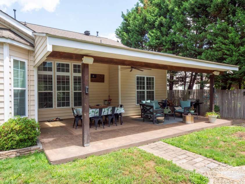 8605 Soaring Eagle Lane, Waxhaw, NC 28173.  MLS# CAR4260619, YatesRealty ID 20439. 