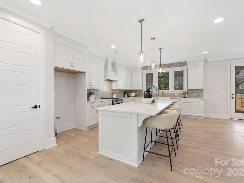 109 Seldon Drive, Charlotte, NC 28216.  MLS# CAR4234293, YatesRealty ID 2044. 