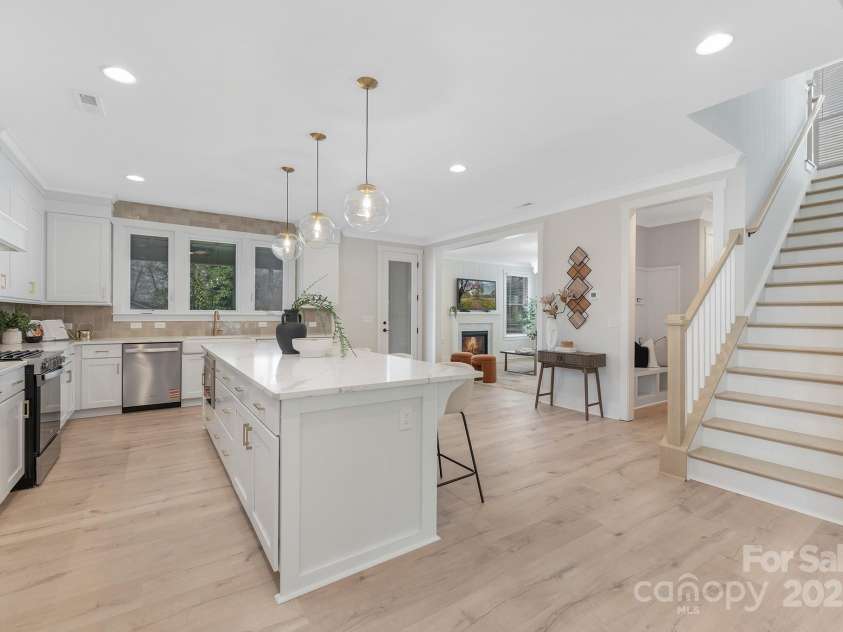 109 Seldon Drive, Charlotte, NC 28216.  MLS# CAR4234293, YatesRealty ID 2044. 