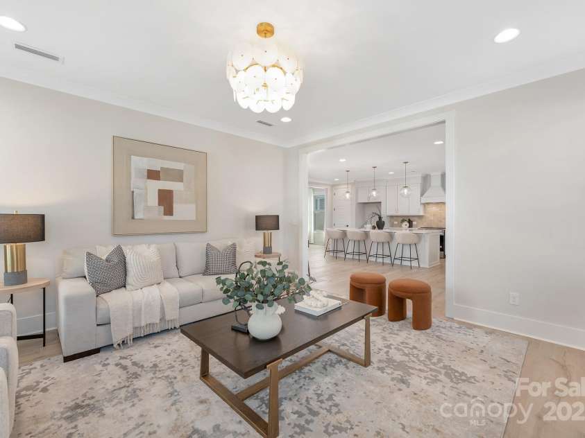 109 Seldon Drive, Charlotte, NC 28216.  MLS# CAR4234293, YatesRealty ID 2044. 