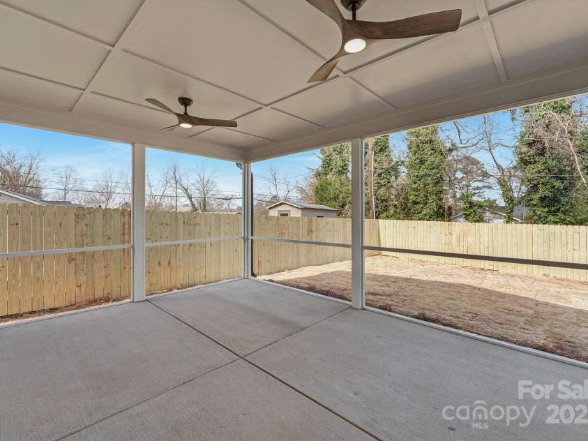 109 Seldon Drive, Charlotte, NC 28216.  MLS# CAR4234293, YatesRealty ID 2044. 