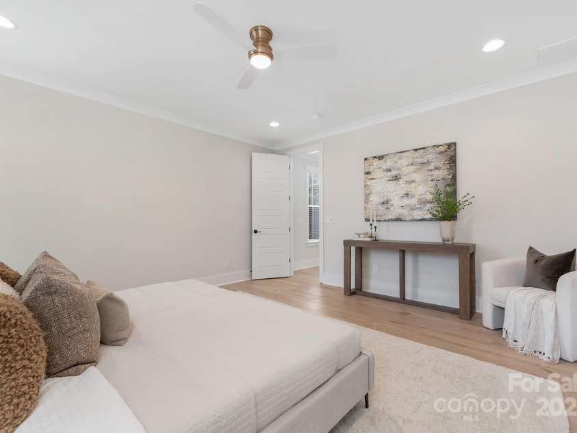 109 Seldon Drive, Charlotte, NC 28216.  MLS# CAR4234293, YatesRealty ID 2044. 