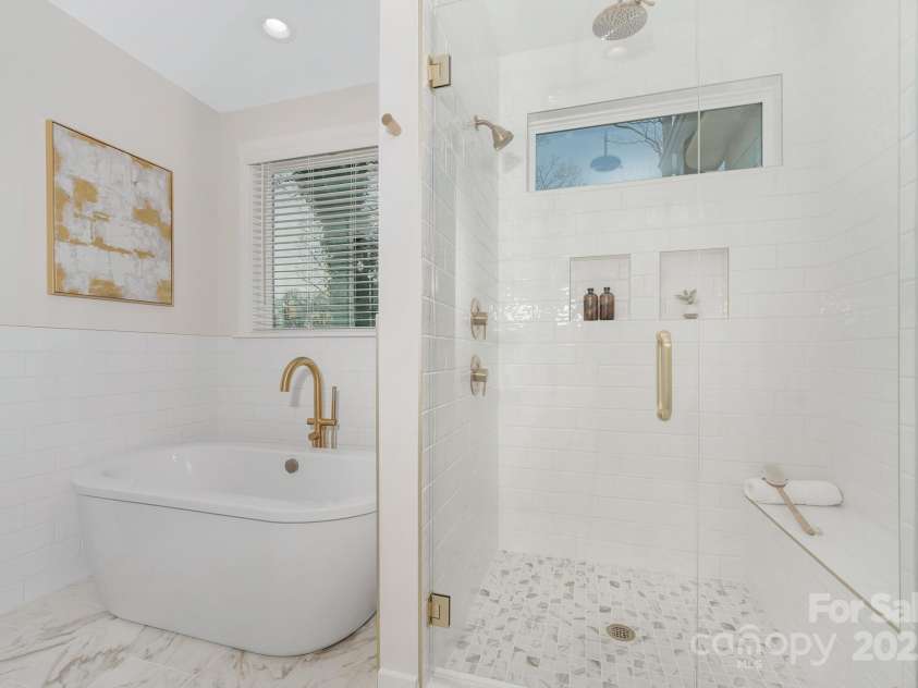 109 Seldon Drive, Charlotte, NC 28216.  MLS# CAR4234293, YatesRealty ID 2044. 