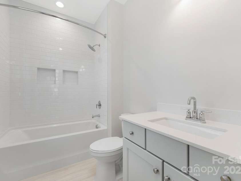 109 Seldon Drive, Charlotte, NC 28216.  MLS# CAR4234293, YatesRealty ID 2044. 