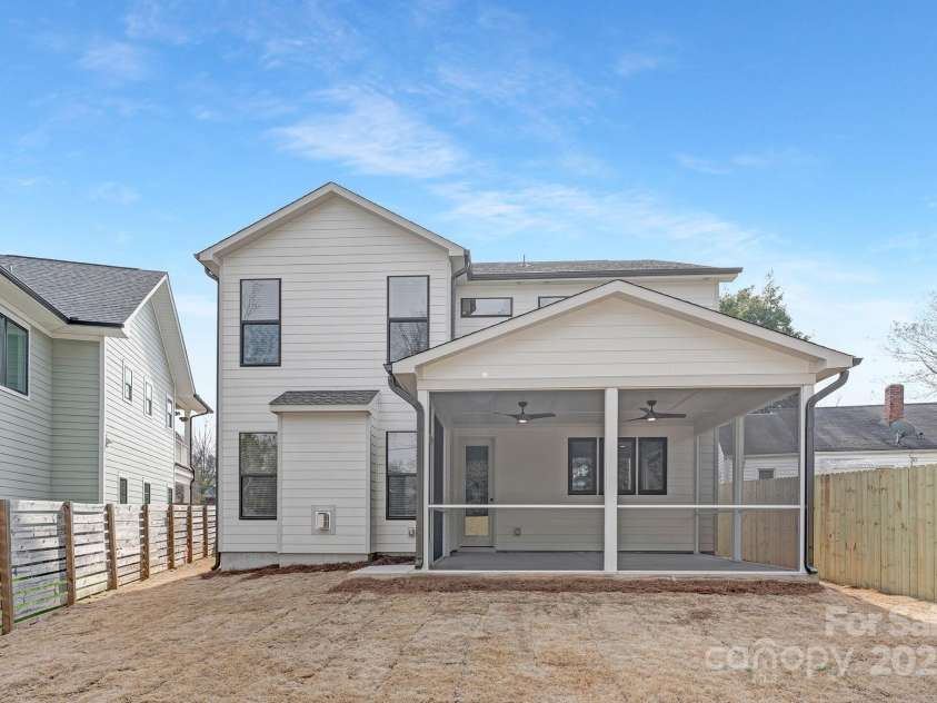 109 Seldon Drive, Charlotte, NC 28216.  MLS# CAR4234293, YatesRealty ID 2044. 