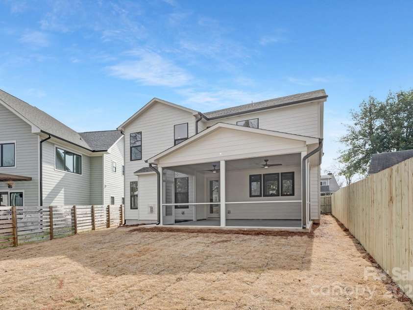 109 Seldon Drive, Charlotte, NC 28216.  MLS# CAR4234293, YatesRealty ID 2044. 