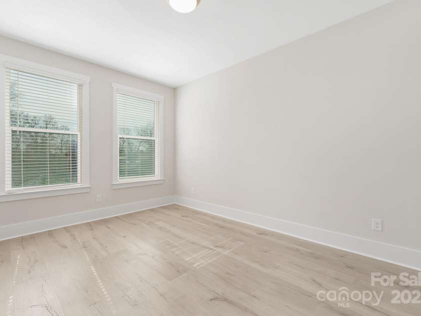 109 Seldon Drive, Charlotte, NC 28216.  MLS# CAR4234293, YatesRealty ID 2044. 