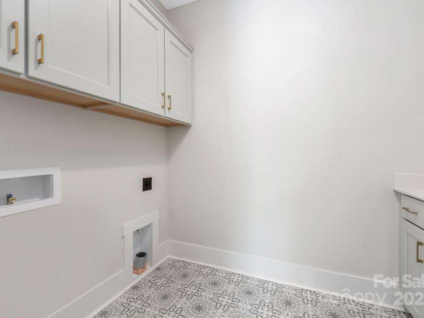 109 Seldon Drive, Charlotte, NC 28216.  MLS# CAR4234293, YatesRealty ID 2044. 