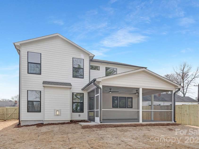 109 Seldon Drive, Charlotte, NC 28216.  MLS# CAR4234293, YatesRealty ID 2044. 