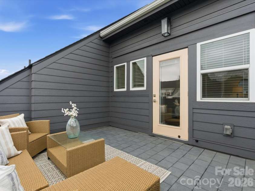 606 West End Drive, Charlotte, NC 28208.  MLS# CAR4369198, YatesRealty ID 20441. Gorgeous rooftop patio!