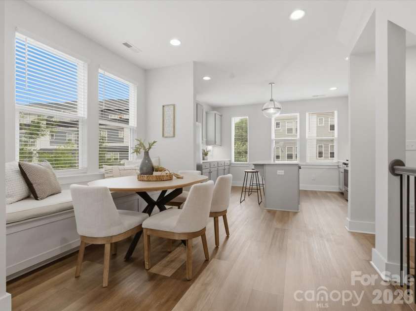 606 West End Drive, Charlotte, NC 28208.  MLS# CAR4369198, YatesRealty ID 20441. Open, bright dining area open to the kitchen