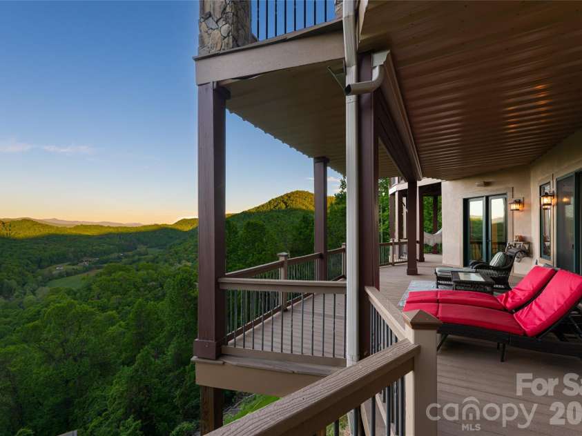 326 Summit Drive, Whittier, NC 28789.  MLS# CAR4374741, YatesRealty ID 20443. 