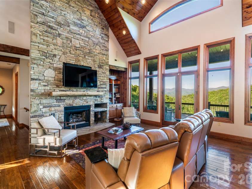 326 Summit Drive, Whittier, NC 28789.  MLS# CAR4374741, YatesRealty ID 20443. 