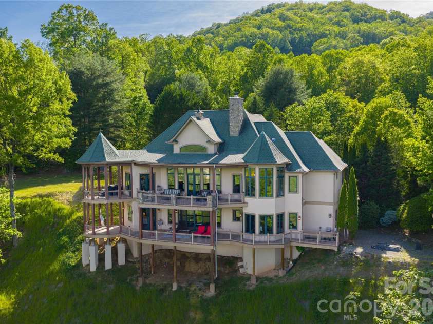 326 Summit Drive, Whittier, NC 28789.  MLS# CAR4374741, YatesRealty ID 20443. 