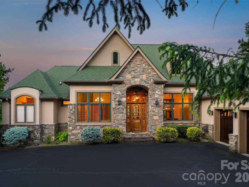 326 Summit Drive, Whittier, NC 28789.  MLS# CAR4374741, YatesRealty ID 20443. 
