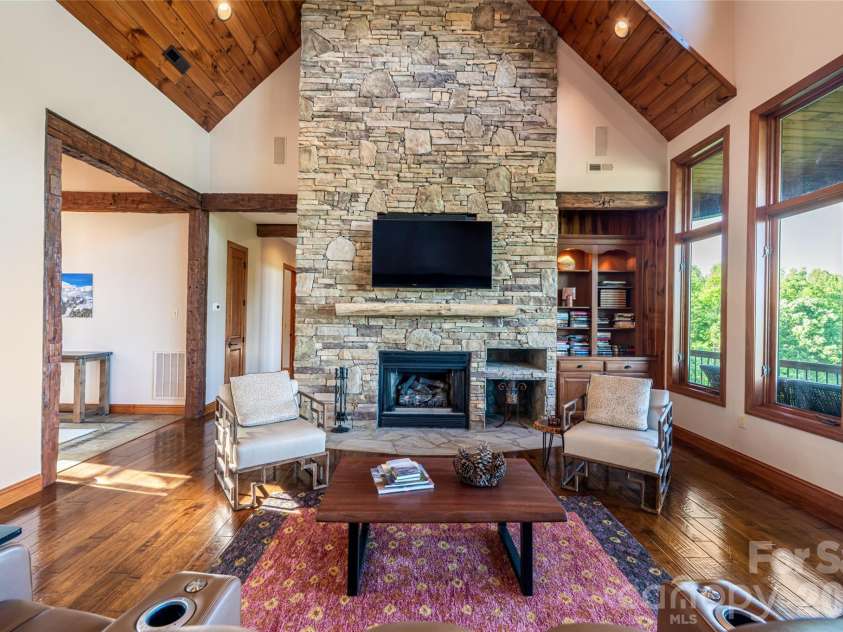 326 Summit Drive, Whittier, NC 28789.  MLS# CAR4374741, YatesRealty ID 20443. 
