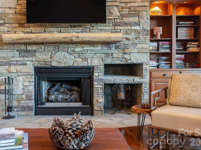 326 Summit Drive, Whittier, NC 28789.  MLS# CAR4374741, YatesRealty ID 20443. 
