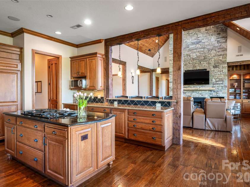 326 Summit Drive, Whittier, NC 28789.  MLS# CAR4374741, YatesRealty ID 20443. 