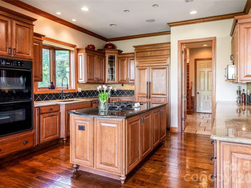 326 Summit Drive, Whittier, NC 28789.  MLS# CAR4374741, YatesRealty ID 20443. 
