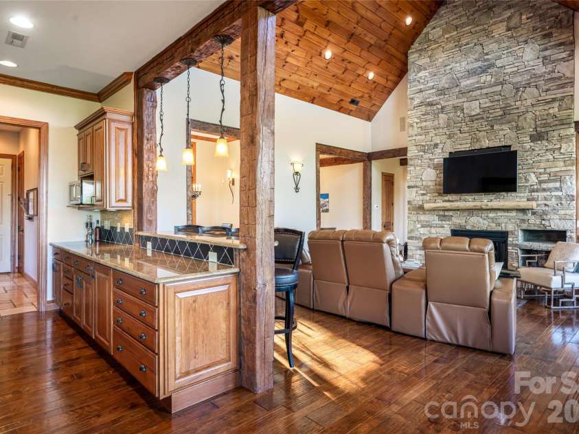 326 Summit Drive, Whittier, NC 28789.  MLS# CAR4374741, YatesRealty ID 20443. 