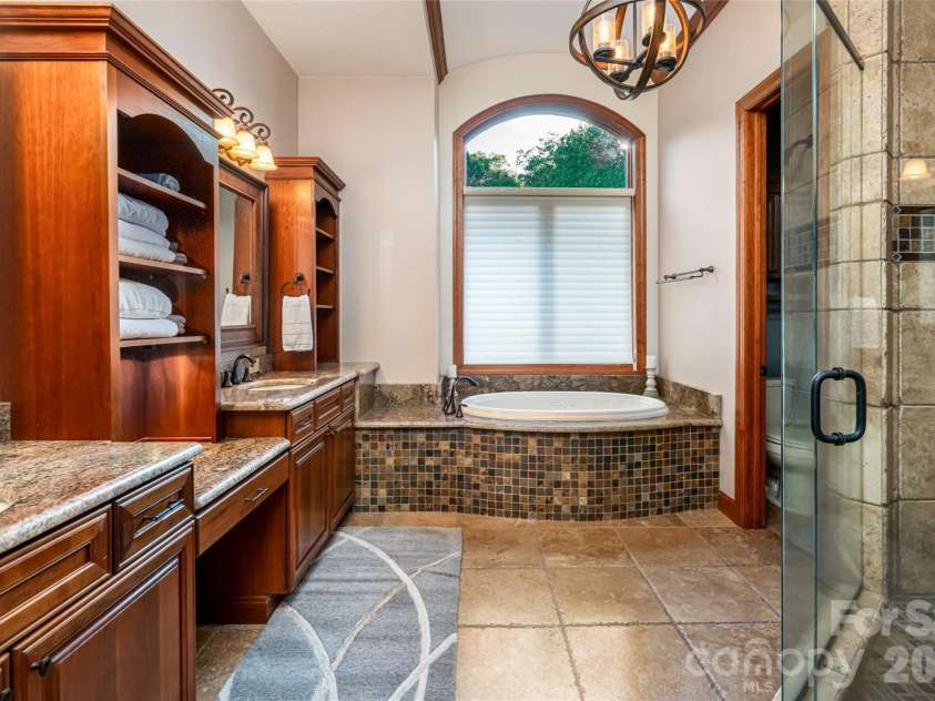 326 Summit Drive, Whittier, NC 28789.  MLS# CAR4374741, YatesRealty ID 20443. 